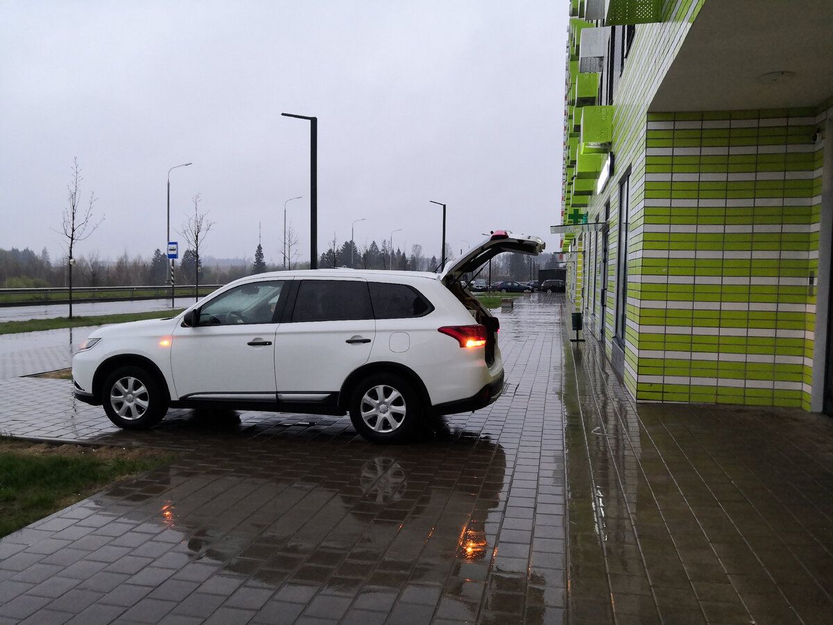 Упаковка автомобиля вещами. Зеленоград, 03.05.2021года, 5 утра.