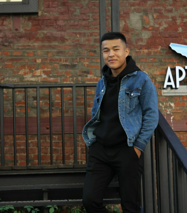 У входа в банк, за очередным кредитом, надеюсь у банка отзовут банк, шутка)