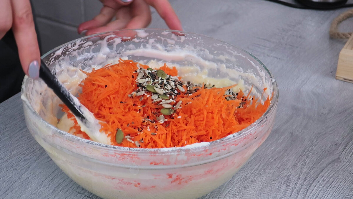 Нежный морковный пирог с творожным суфле.