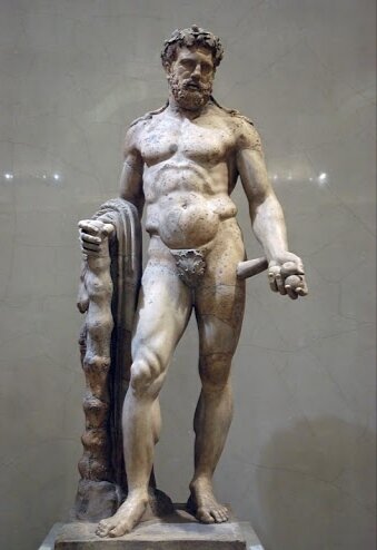 Статуя Геракла в Эрмитаже. Видите, пальцев десять!