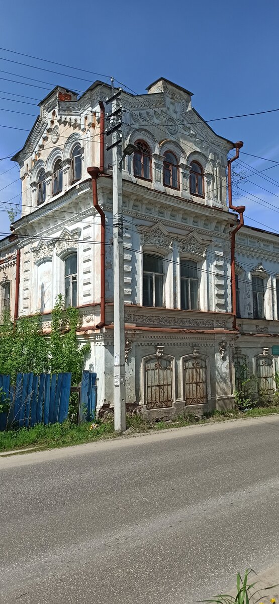 Одна из заброшенных усадьб