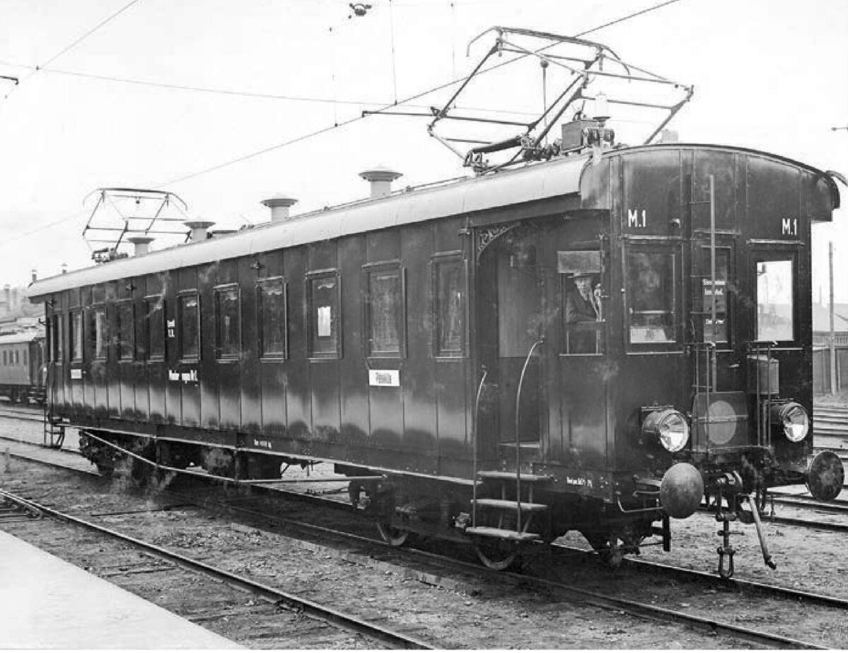 Пассажирская электромотриса типа М под номером 1