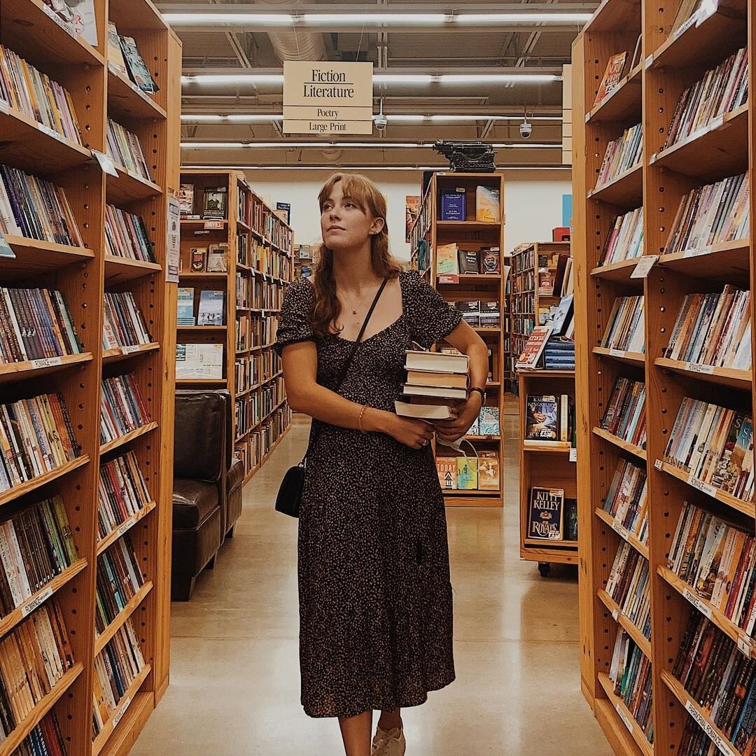 фото @thesunalsoreads