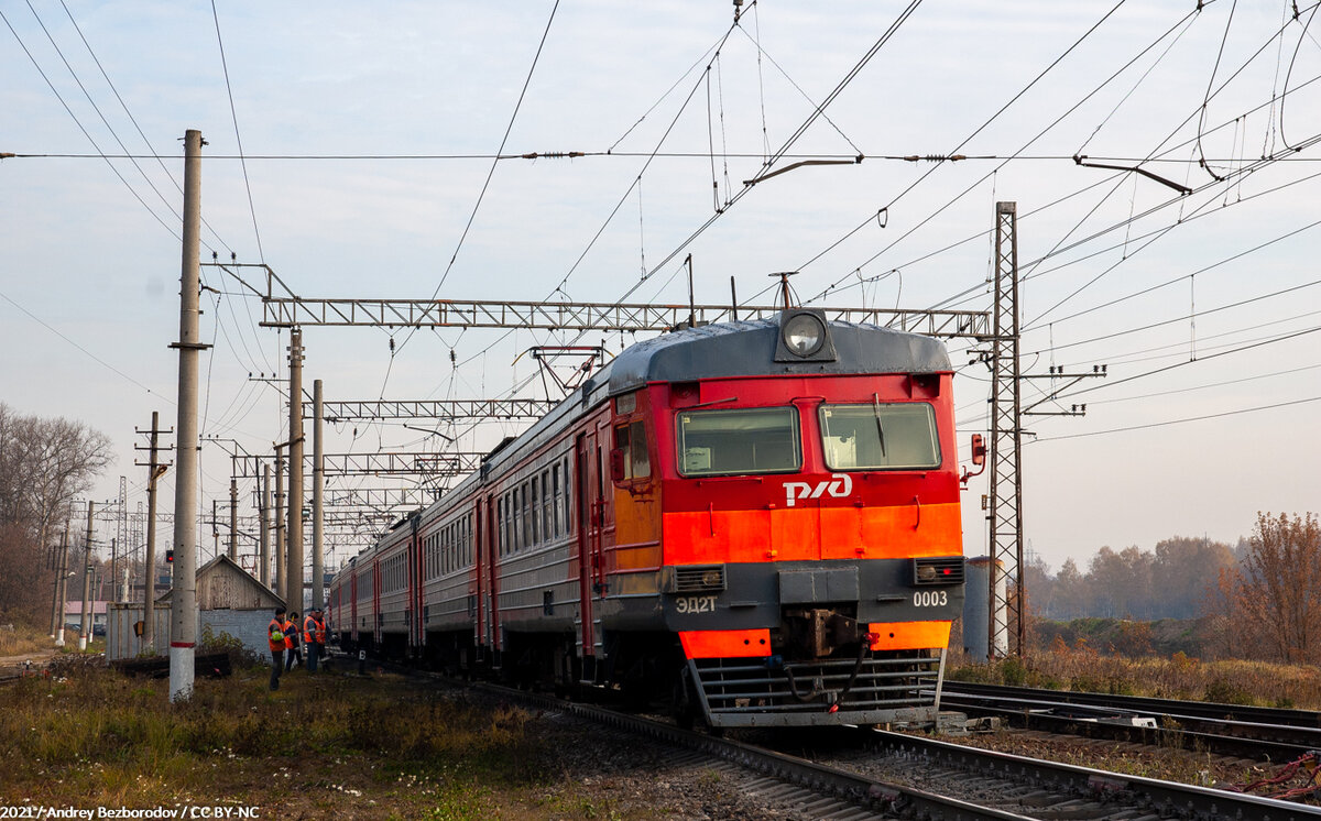 ЭД2Т-0003. Фото вышло очень ужасным, весь бок в тени, куча визуального мусора... Разве что фото для галочки и номера. 