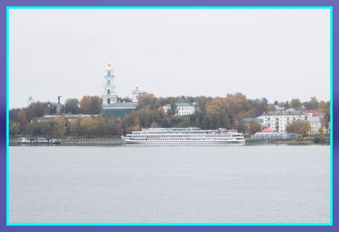 Корабль ранним утром.