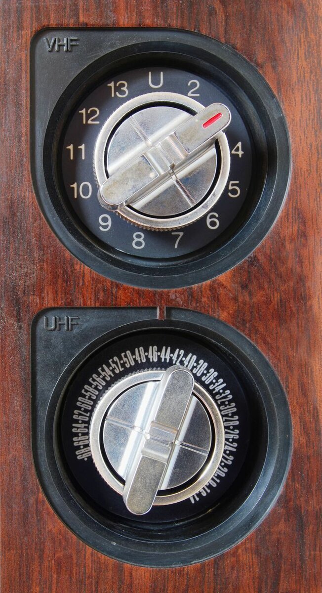 Зачем переключатель делали на 12 каналов, если телевизор показывал ...