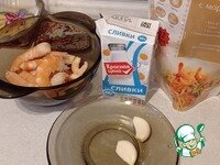     Подготавливаем ингредиенты. Чистим чеснок и креветки