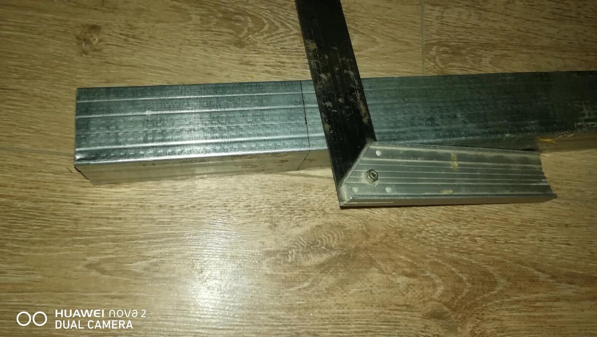 разметка угольником по всем трем сторонам профиля