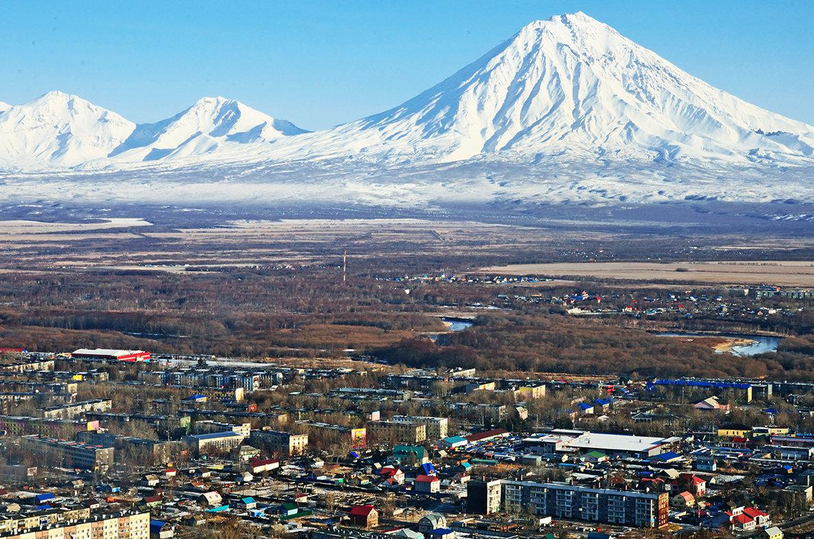 Агентства камчатский край. Камчатка город Елизово. Петропавловск Камчатка Елизово. Камчатка вулканы Елизово. Камчатский край, Елизовский район, г. Елизово.