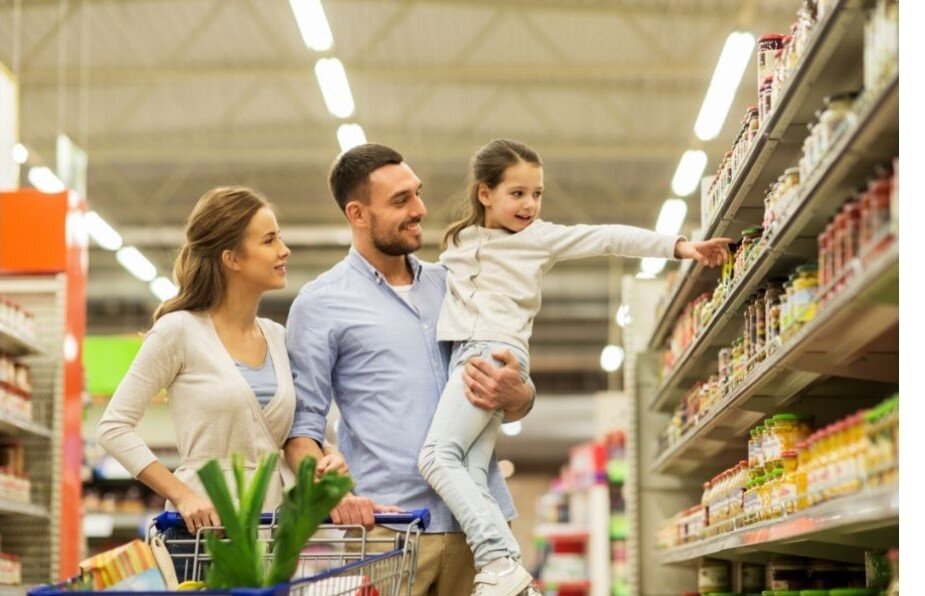 Ребенок в магазине может узнать новое о продуктах, их производстве