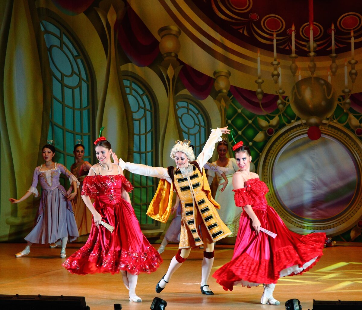 графини Вишни с принцем Лимоном танцуют танго. 