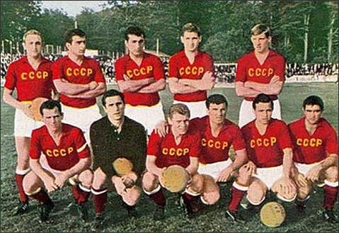 Сборная СССР перед матчем (слева направо) стоят: Виктор Гетманов, Муртаз Хурцилава, Георгий Сичинава, Валентин Афонин, Владимир Пономарёв; присели: Йожеф Сабо, Анзор Кавазашвили, Анатолий Банишевский, Слава Метревели, Галимзян Хусаинов, Эдуард Маркаров.