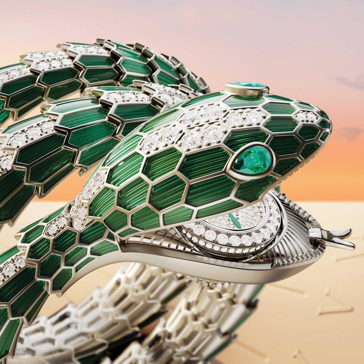 Bvlgari serpenti. Bvlgari 2022. Bvlgari Serpenti часы. Золото булгари 2022. Булгари браслет змея с бриллиантами.