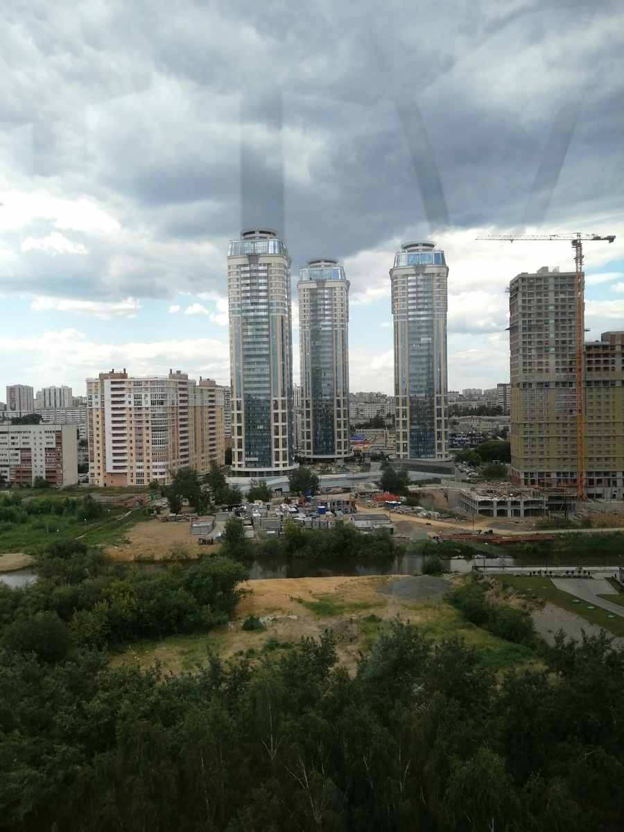 Вид на город. Расстраивается наш город, расширяется. Новые кварталы растут, как грибы