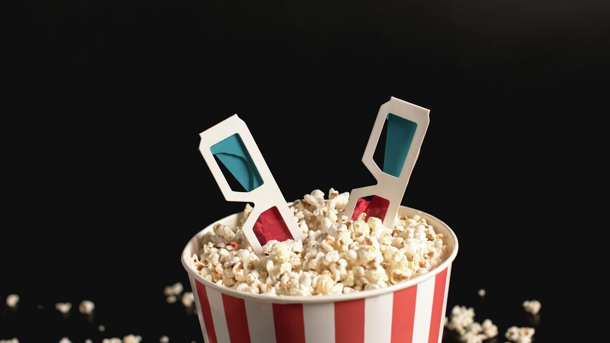    3-D очки в ведре с попкорном© Depositphotos / AntonMatyukha