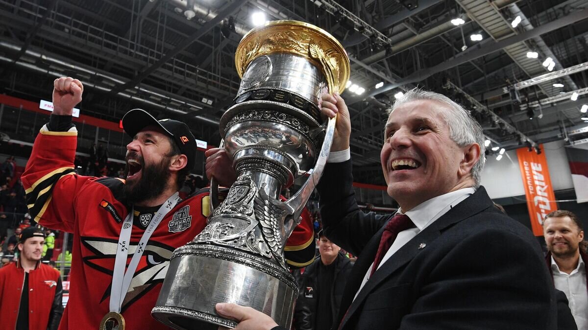     Боб Хартли и Илья Ковальчук© РИА Новости / Григорий Сысоев