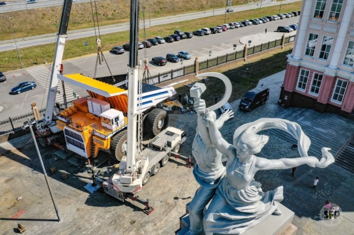    В Музейном комплексе в Верхней Пышме появился гигантский «БелАЗ»