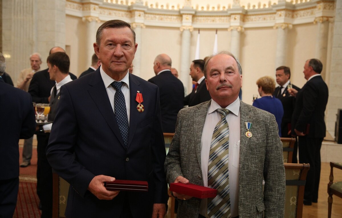    Директор АО "Уралэлектромедь" Владимир Колотушкин и директор по международным связям АО "Уралэлектромедь" Александр Суплаков  УГМК