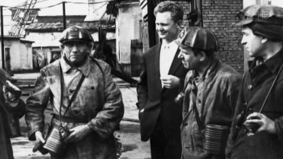 Мессинг 15. Вольф мессинг. шурик вольф мессинг. фотография мессинга и летчика.