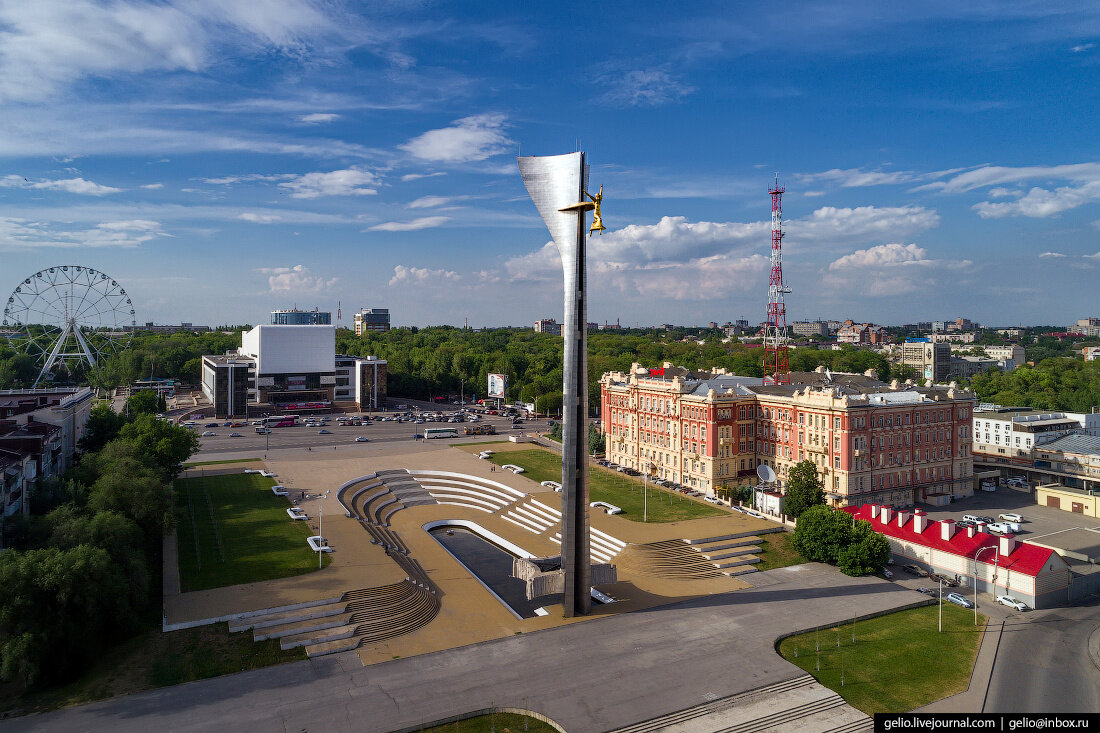 Ростов на дону театральная. Театральная площадь Ростов на Дону. Стелла на театральной площади в Ростове на Дону. Город Ростов на Дону Театральная площадь. Площадь в Ростове на Дону Театральная площадь.