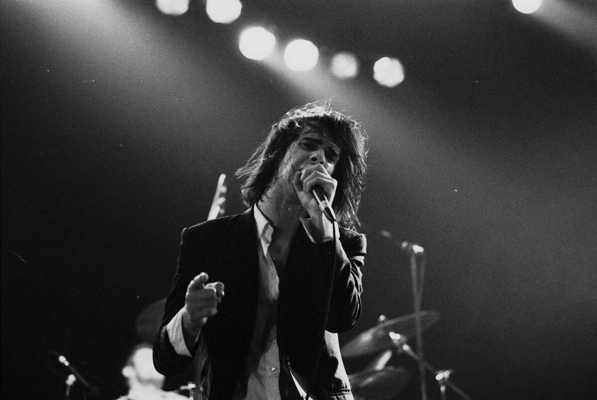    Но переигрывание чужих песен было не тем, чего хотел Кейв, потому в середине 1970-х он вместе с другом Миком Харви основал первую группу, исполнявшую уже авторский материал, — The Boys Next Door / Gettyimages.ru