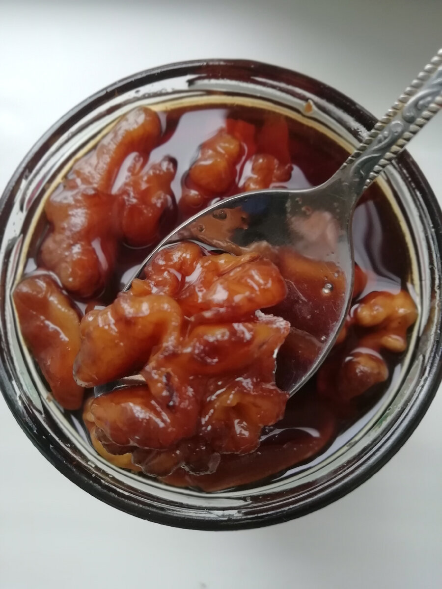 Варенье из груши с грецким орехом. Необычное варенье. Варенье из груш с грецкими орехами. Грецкий орех варенье. Джем из груш с орехами на зиму.
