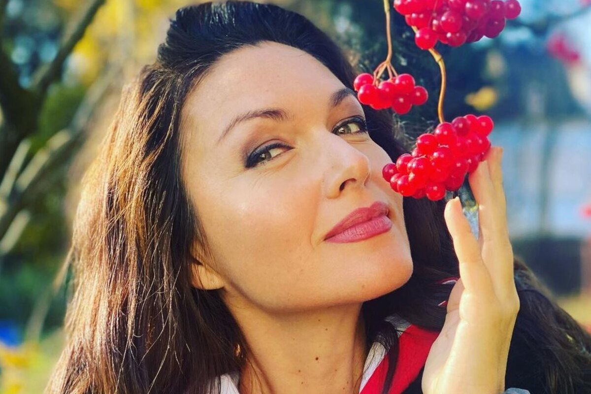     «Фигура 18-летней девушки!»: Юлия Такшина в бикини на пляже восхитила фанатов