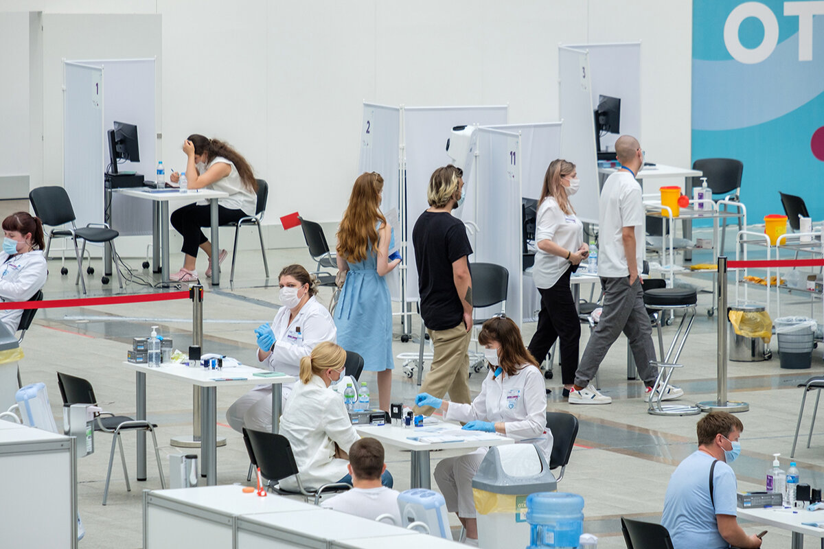 Врачи советуют проходить повторную вакцинацию раз в полгода © SHUTTERSTOCK