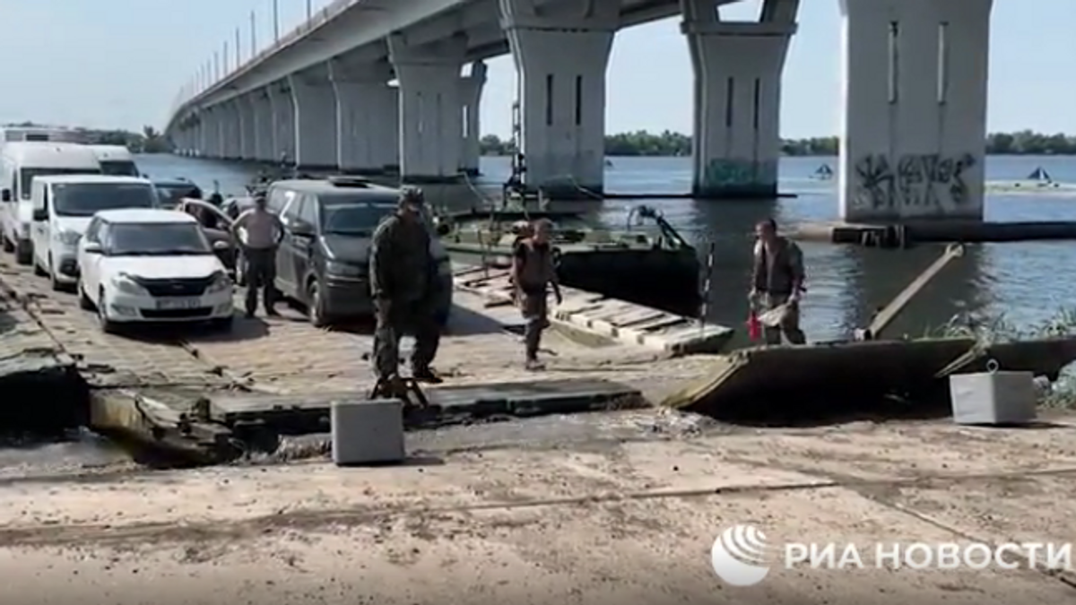    Переправа у Антоновского моста в Херсоне© РИАНовости