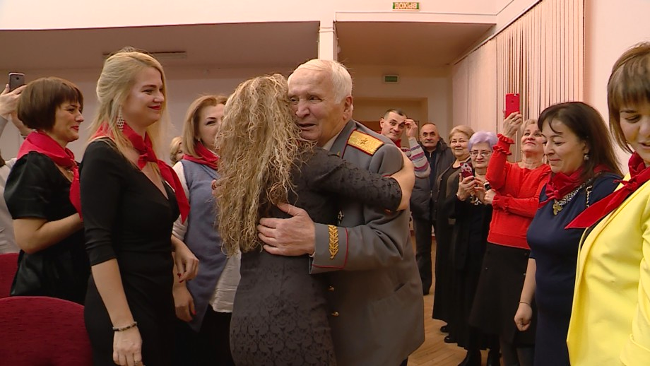 Генерал Таймураз Батагов с бывшими заложниками