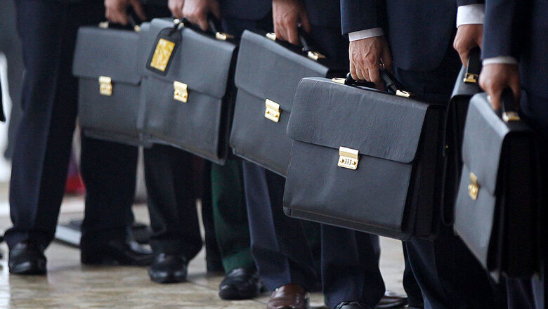 Региональных депутатов-миллионеров хотят освободить от ежегодных деклараций