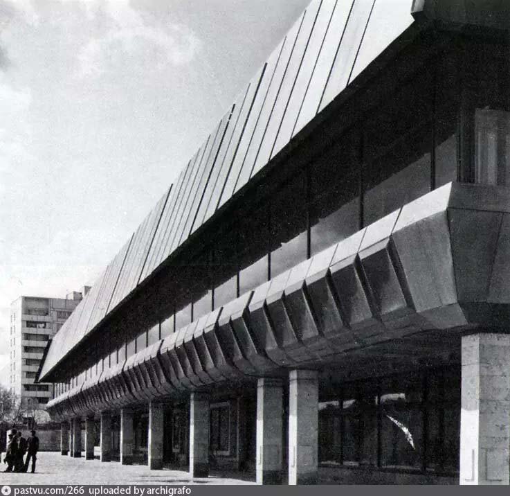 Так выглядело когда-то здание, принципиальных различий по внешнему облику с его состоянием сейчас почти нет. 