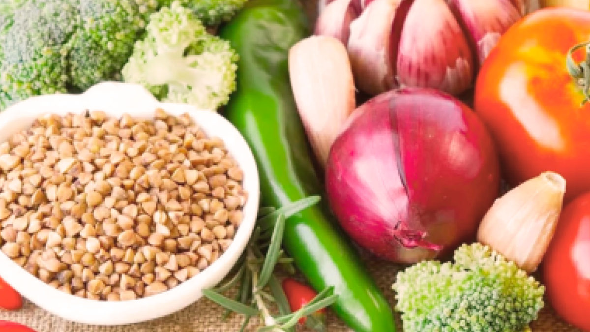 Сахар в диабете 1 типа корректируется не только инсулином, но и продуктами, которые потребляет человек ежедневно