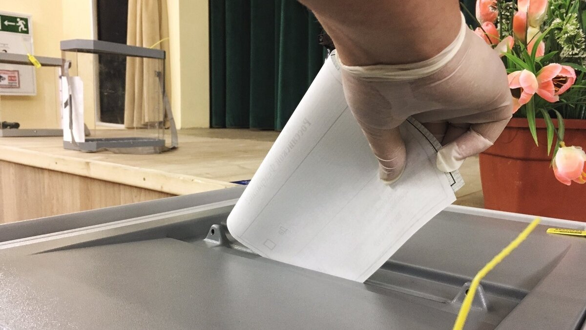     Руководство одного из заводов Нижегородской области, предположительно, заставляет своих сотрудников голосовать на выборах губернатора. Об этом сообщает Telegram-канал «Свободная Выкса».