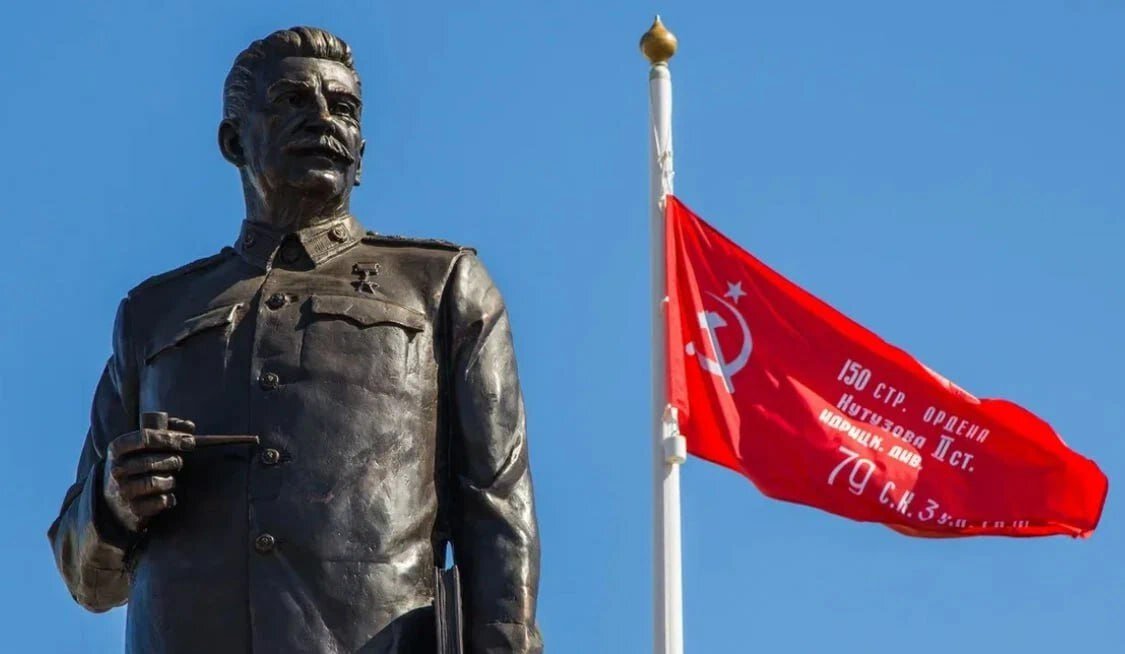 Памятник Генералиссимусу Сталину в городе Великие Луки.