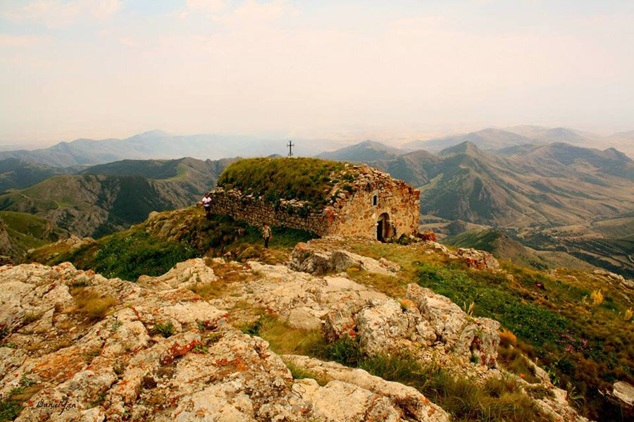 Археологические, исторические, географические, генетические исследования учёных-востоковедов доказывают, что карабахцы — автохтонный народ, родившийся и тысячелетиями проживающий на собственных землях