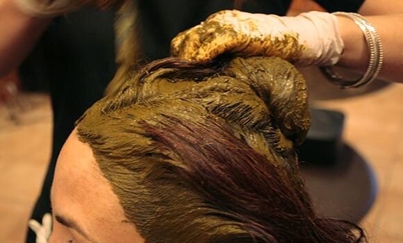 Результат окрашивания хной зависит от многих факторов. Давайте выделим основные: состояние волос (ломкие, сухие, поврежденные, густые и жесткие и т.д.-3