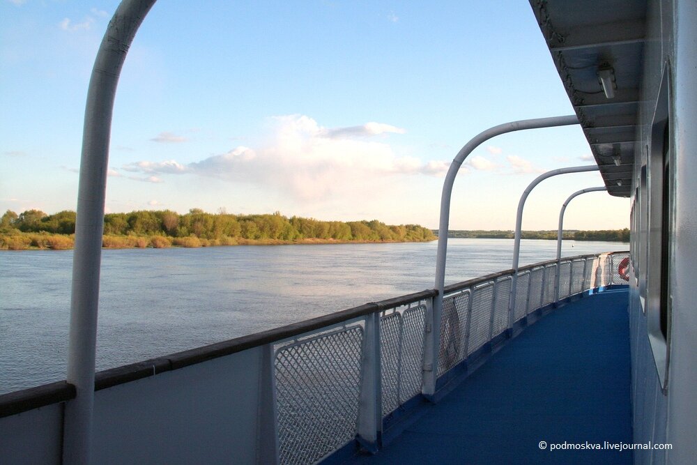 2. Вообще, путешествуя на теплоходе, много видов разных сменяют друг друга.

