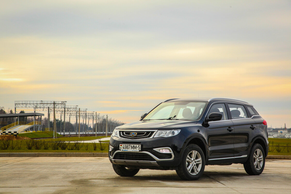 Автомобиль geely atlas фотографии