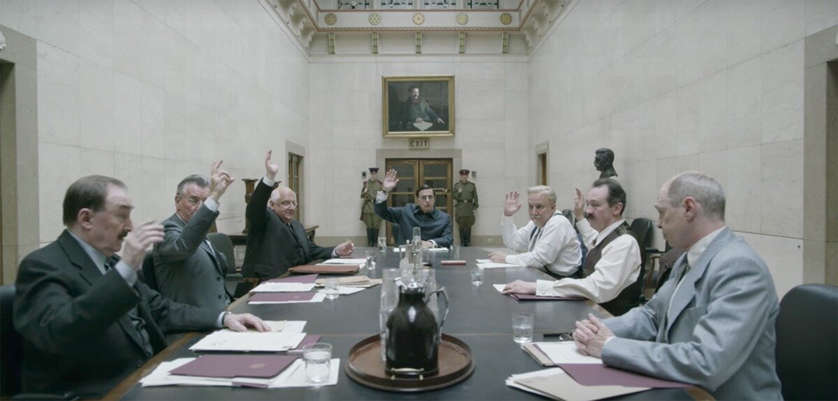 На голосовании Сталин присутствует в качестве портрета/The Death of Stalin — Official Trailer