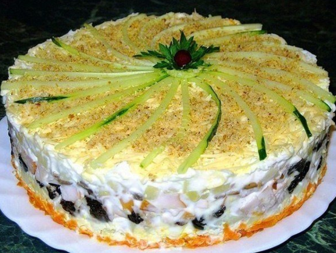 Закусочный картофельный торт с грибами и сыром