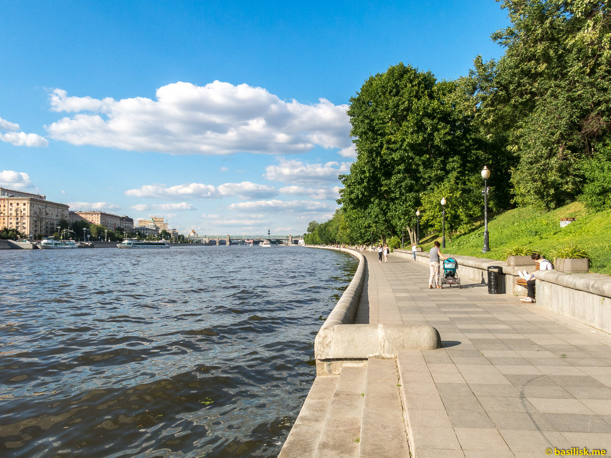 пушкинская набережная москва