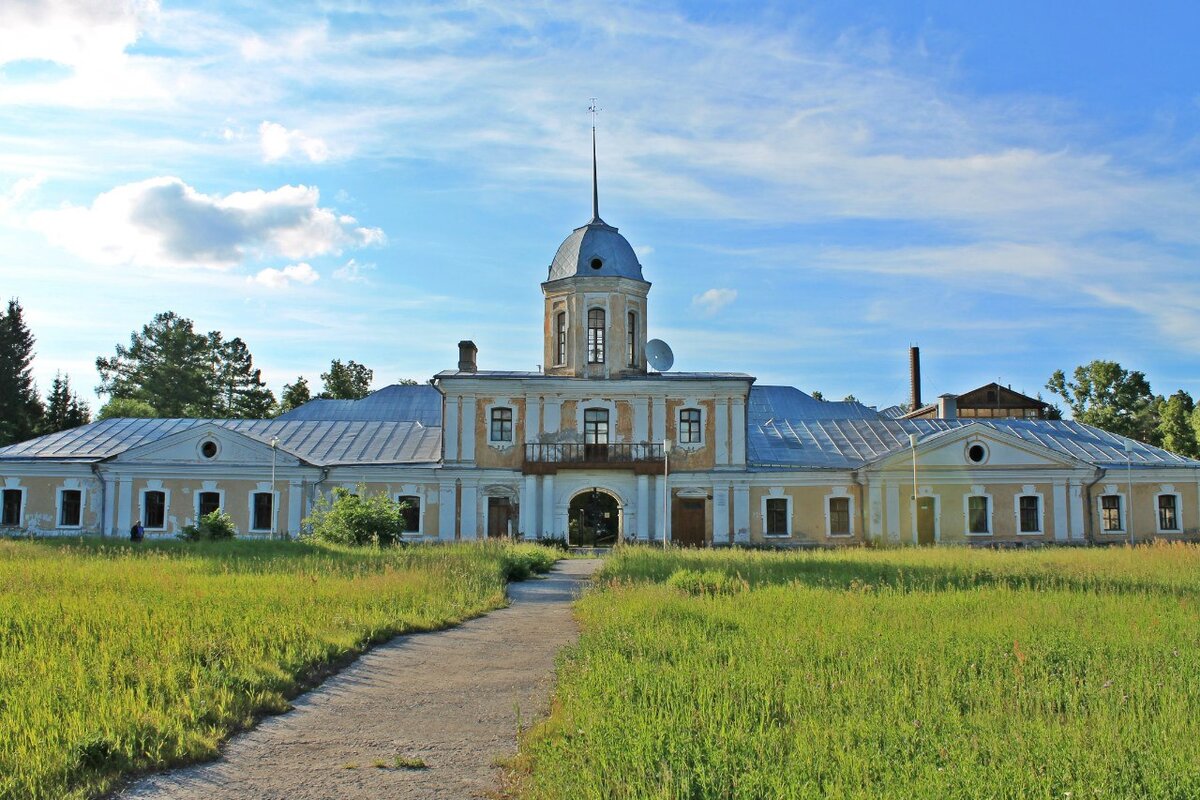 Введенская Церковь в усадьбе Введенское