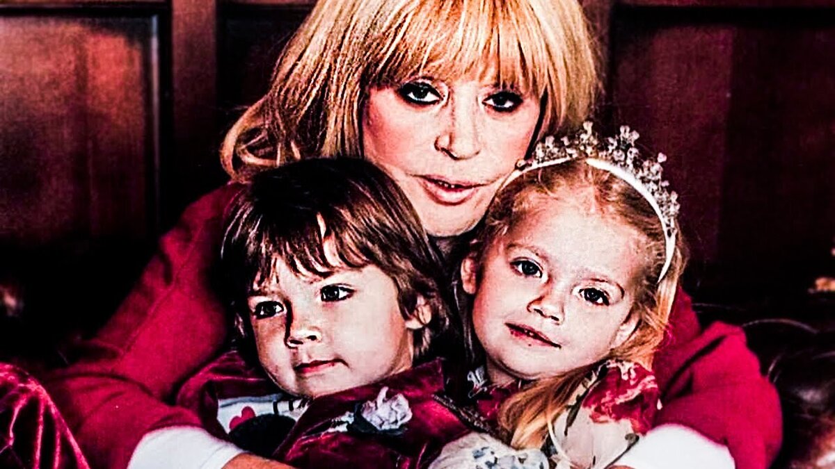 Алла Пугачева с детьми Гарри и Лизой Галкиными. Фото: Инстаграм