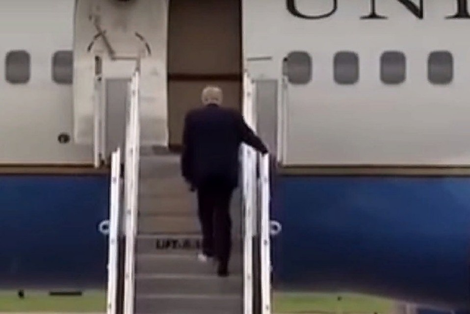 Пользователи высмеяли Трампа за недоработку его помощников. Фото: стоп-кадр видео