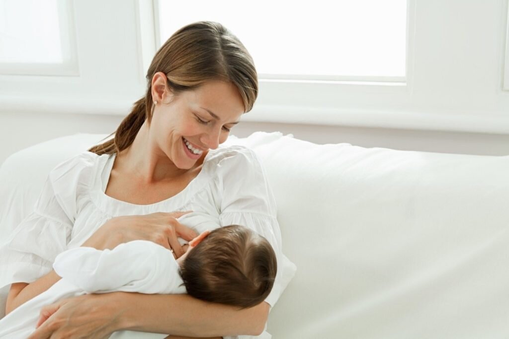 Грудное (естественное) вскармливание младенца - дело не простое и требующее много сил и терпения.