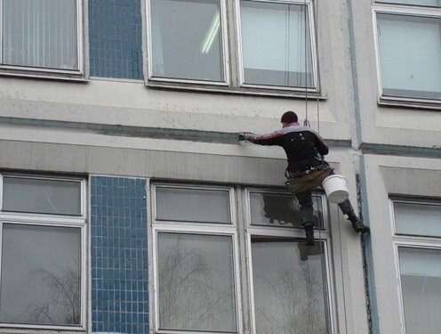 Тиоколовые составы идеально подходят для таких стыков, в доме становится теплее, а срок службы здания увеличивается