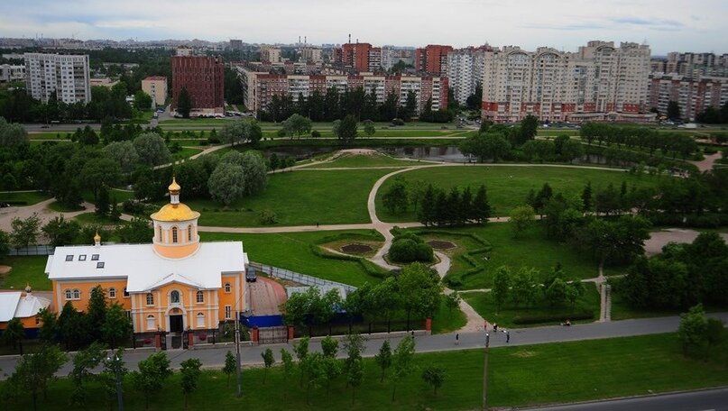 Церковь в парке Малиновка