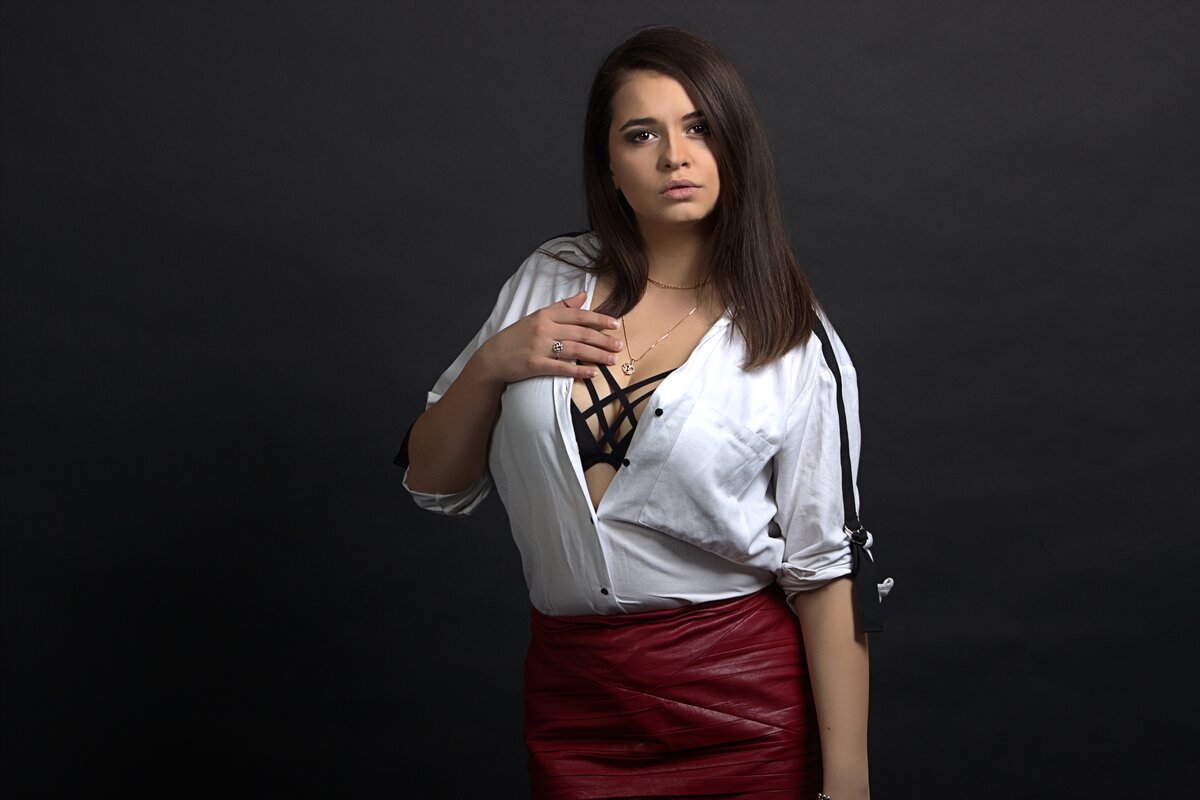 Вот так выглядит девушка, которая поет откровенные песни !!!