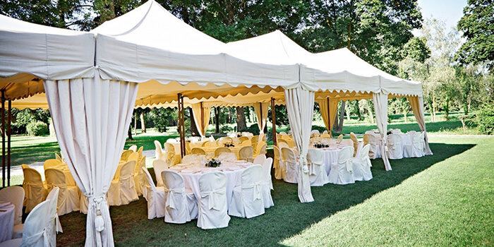 Необычные крыши пагод придают празднику восточный колорит  